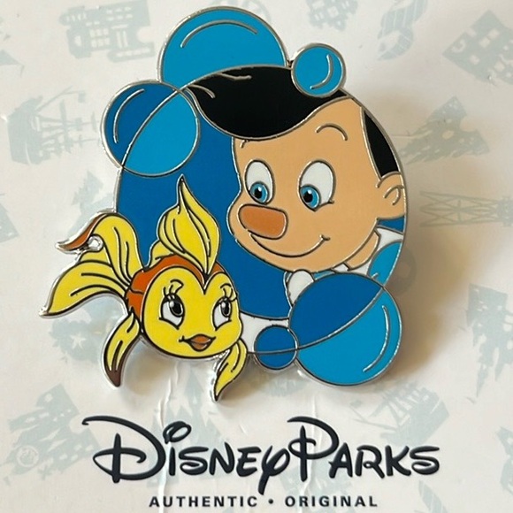 Disney Parks Pinocchio and Fish Friend Cleo Goldfish Bubbles Pin - Picture 1 of 3